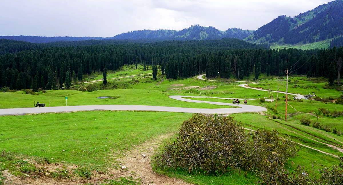 Doodhpathri Valley